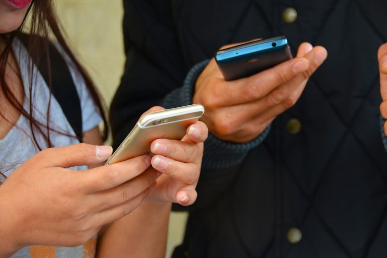 people-browsing-their-phones