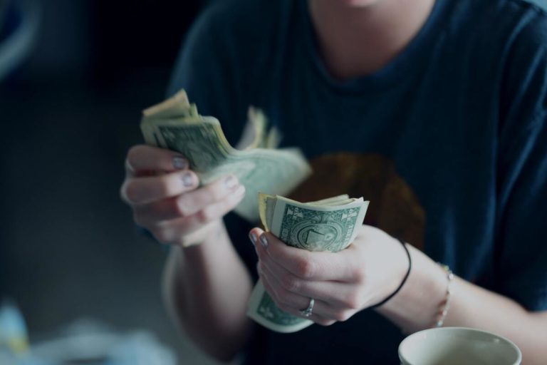 cashier counting money